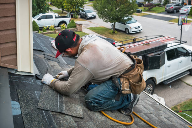 Professional Emergency Roof Repair technician working in Woodville, CA